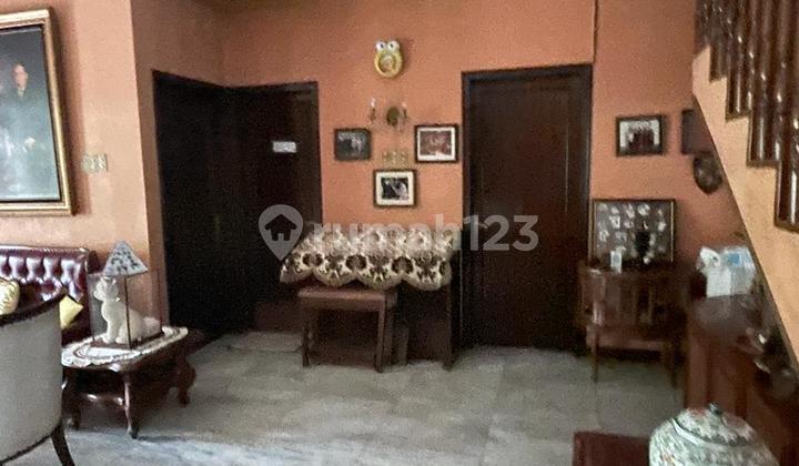 Rumah Mewah 2 Lantai Halaman Depan Belakang Luas Dekat MRT 2