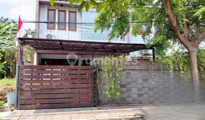 Rumah Minimalis di Cinere 2 Lantai Taman Depan Belakang Siap Huni