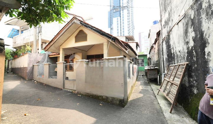 For Quick Sale: Strategic 1-Story House in Margonda with 3 Bedrooms.