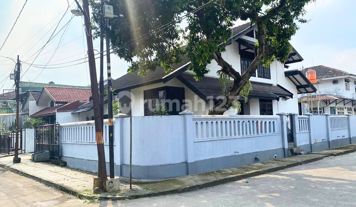 Rumah Posisi Hook 2 Lantai di Cinere Ceiling Tinggi Luas & Siap Huni
