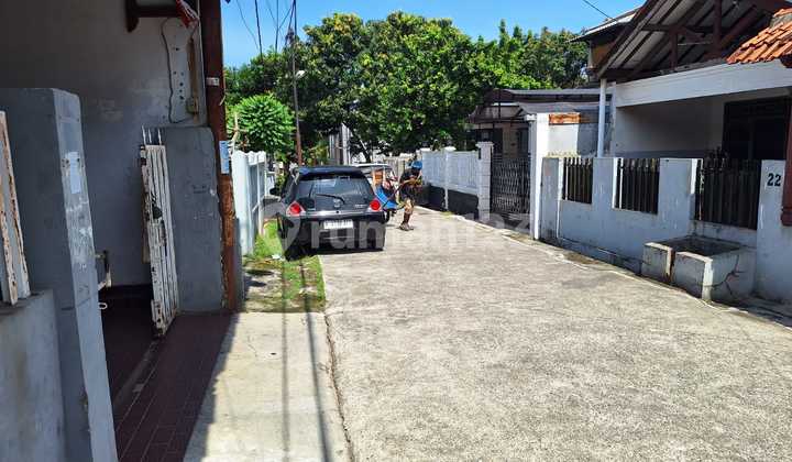 For sale, quick sale house in East Beji near UI, Kukusan toll gate, Margonda, malls, hospitals, etc. 2