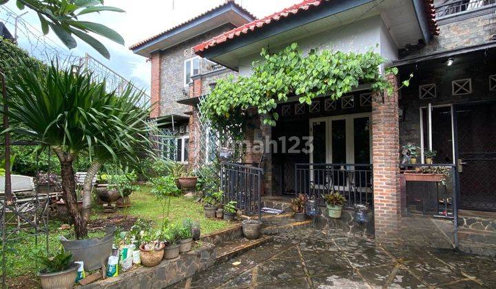 Dijual Cepat Rumah 2 Lantai Dengan Teras Belakang di Cirendeu 1