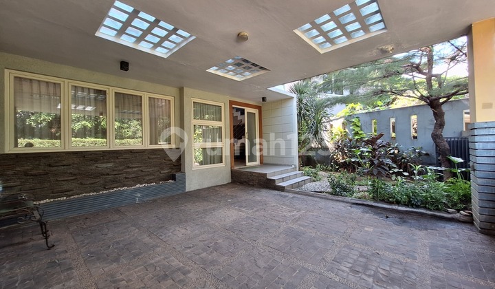 Rumah Terawat Semi Furnished 2 Lantai di Cinere Dekat Ke Tol