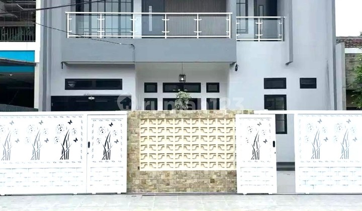 New House Ready to Live in BSD with Swimming Pool