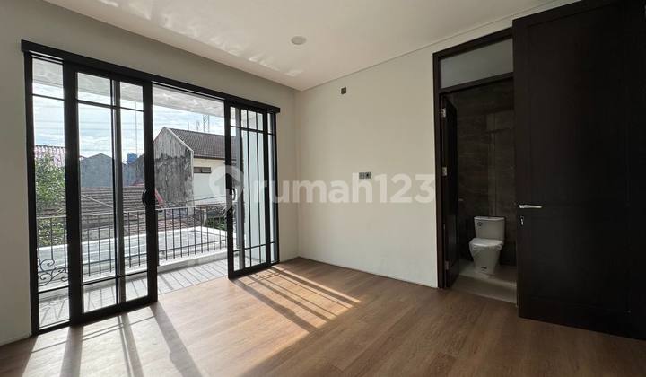 American Classic Luxury House in Cinere 2 Floors Ready to Occupy 2