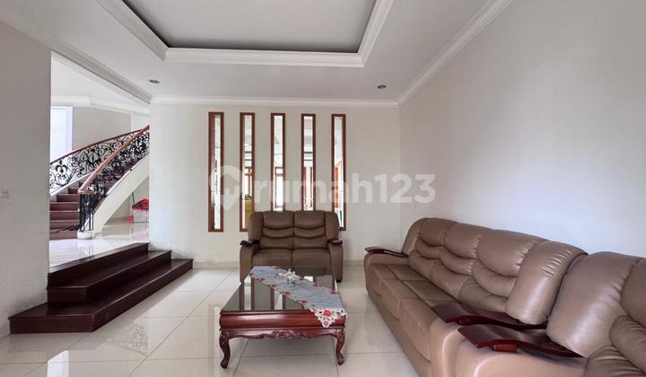 Rumah Mewah Ada Swimming Pool Lokasi Premium Siap Huni 2