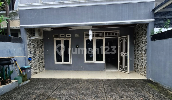 Minimalist 1-Story House, 139 Square Meters, Inside a Complex