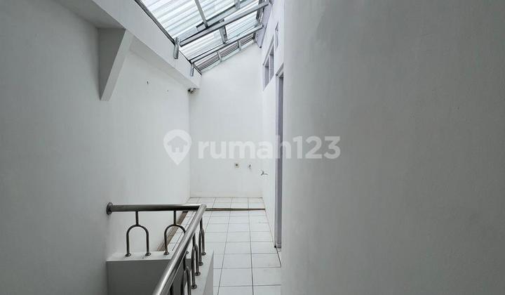 Rumah Baru Renovasi Harga Murah di Beji Permai 2 Lantai 2