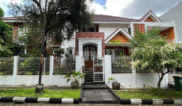 Rumah Hook Eksklusif di Villa Cinere Mas, Menghadap Taman 1