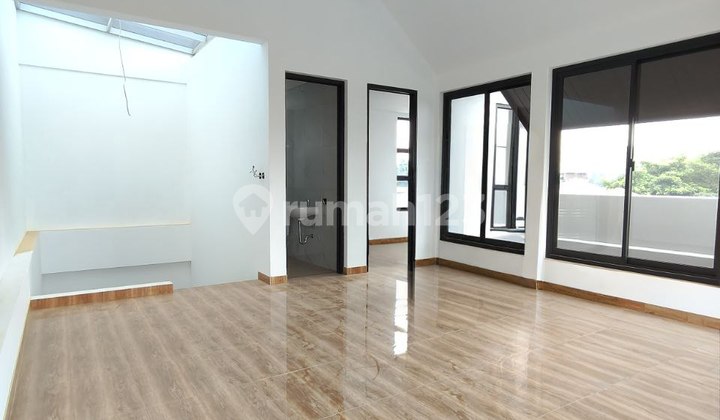 Independent Building House Modern Design 3 Floors at The Foresta BSD City Tangerang