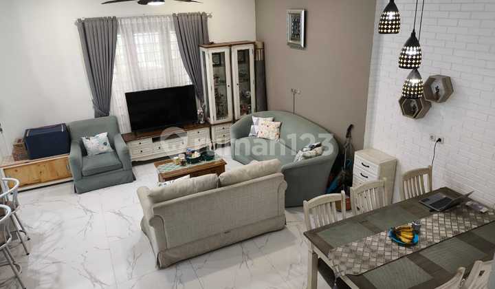 Rumah Hook Cantik Terawat Lokasi Strategis di BSD Nusaloka Tangerang