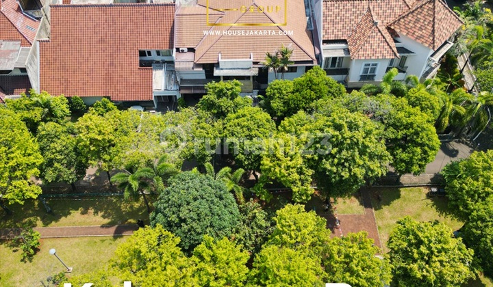 Rumah, 2 Lantai, SHM, di Kebayoran Baru