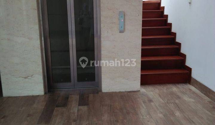 Rumah 2 Lantai Semi Furnished SHM di Senayan, Jakarta Selatan 22