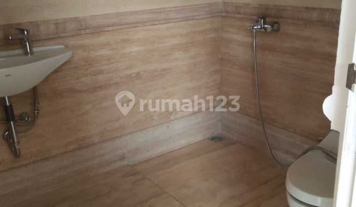 Rumah 2 Lantai Semi Furnished SHM di Senayan, Jakarta Selatan 21