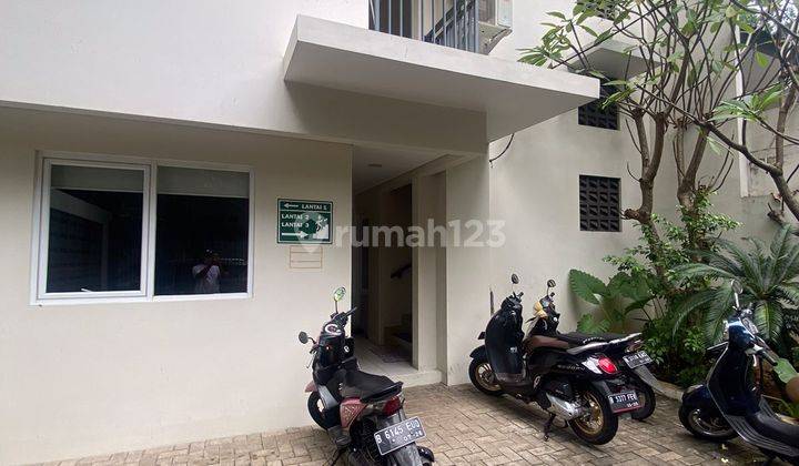 Ruang-usaha di Kebayoran Baru, Jakarta Selatan 100 m Bagus SHM 3