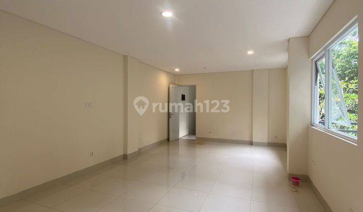 Ruang-usaha di Kebayoran Baru, Jakarta Selatan 100 m Bagus SHM 6