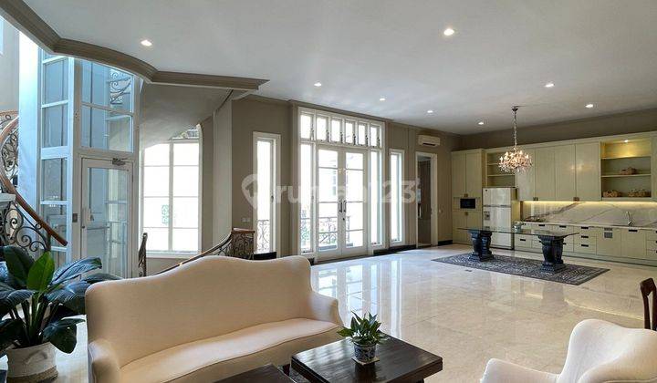 Rumah Bagus Furnished SHM di Senayan, Jakarta Selatan 10