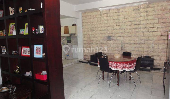 Rumah 2 Lantai Bagus SHM di Petukangan, Jakarta Selatan 4