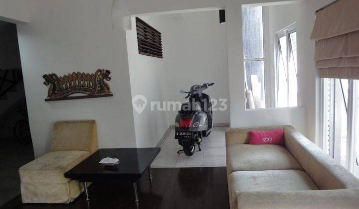 Rumah 2 Lantai Bagus SHM di Petukangan, Jakarta Selatan 8