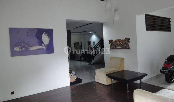 Rumah 2 Lantai Bagus SHM di Petukangan, Jakarta Selatan 9