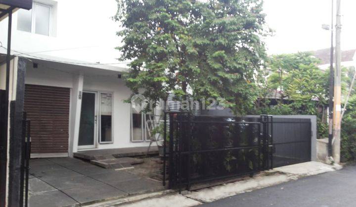 Rumah 2 Lantai Bagus SHM di Petukangan, Jakarta Selatan 1