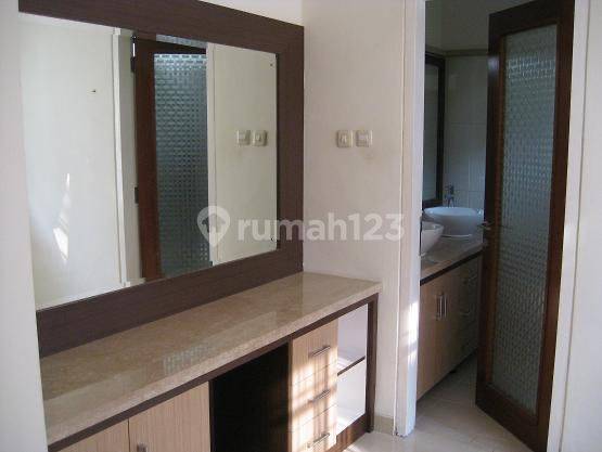 Rumah Bagus Semi Furnished SHM di Ampera, Jakarta Selatan 2