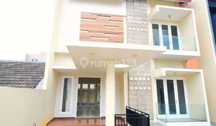 Rumah 2 Lantai Bagus SHM di Ampera, Jakarta Selatan 1