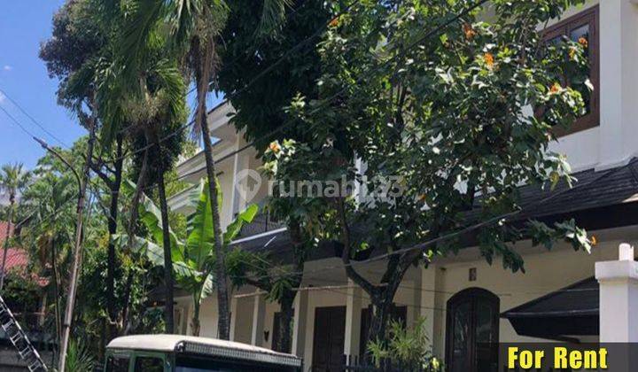 Rumah 2 Lantai Bagus Semi Furnished di Kuningan, Jakarta Selatan 1