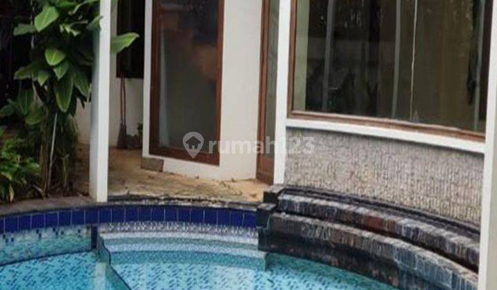 Rumah 2 Lantai Bagus Semi Furnished di Kuningan, Jakarta Selatan 2