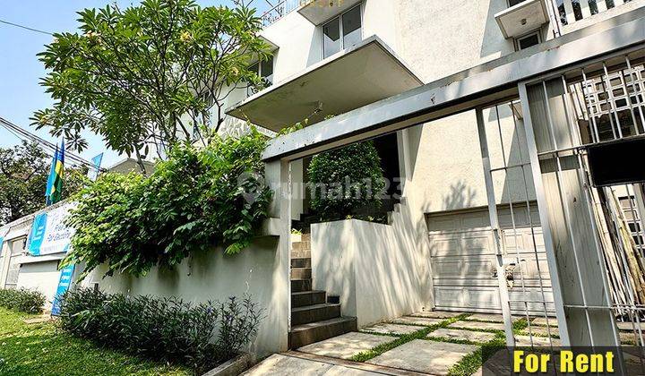 Rumah 3 Lantai Bagus SHM di Kuningan, Jakarta Selatan 1