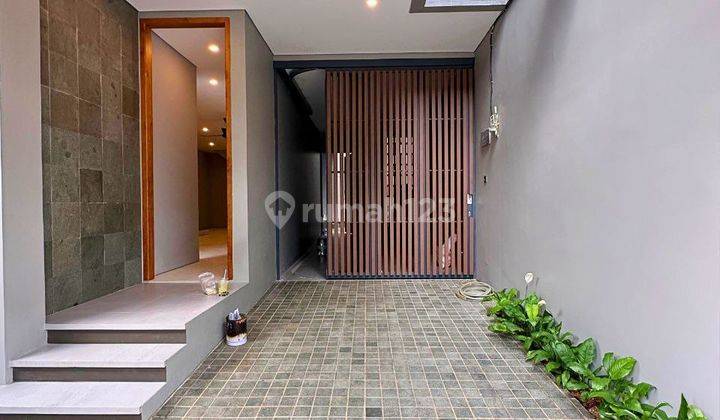 Rumah 3 Lantai Baru SHM di Pondok Indah, Jakarta Selatan 2