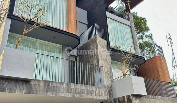 Rumah 3 Lantai Baru di Kemang, Jakarta Selatan 1