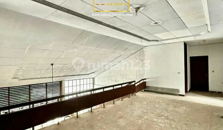 Bebas Banjir, Rumah, 2 Lantai, SHM, di Kebayoran Lama 2