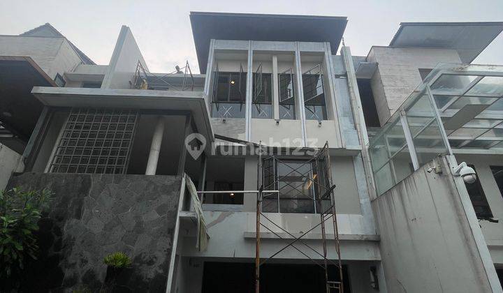 Rumah 3 Lantai Bagus SHM di Cipete, Jakarta Selatan 1