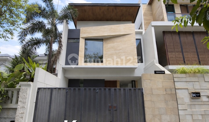 Bebas Banjir, Rumah, 2 Lantai, SHM, Siap Huni