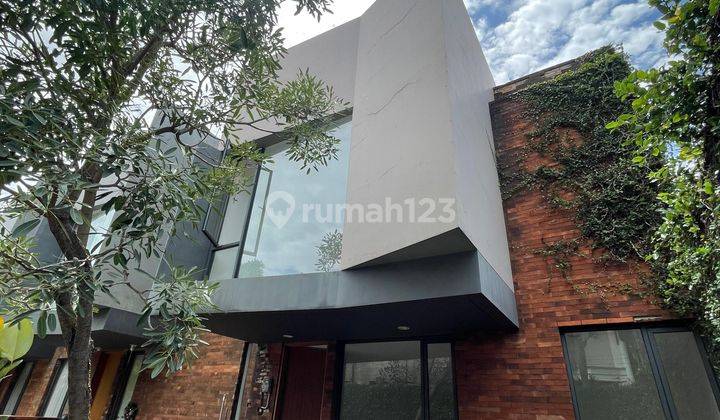 Rumah 2 Lantai Unfurnished SHM di Joglo, Jakarta Barat 2