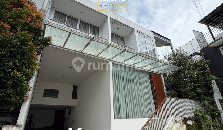 Dekat Akses Tol, Rumah, 3 Lantai, SHM, Siap Huni