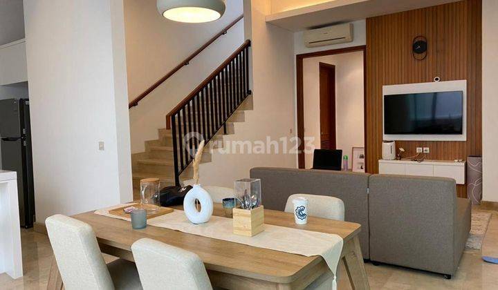 Rumah Bagus Semi Furnished SHM di Pejaten, Jakarta Selatan 1