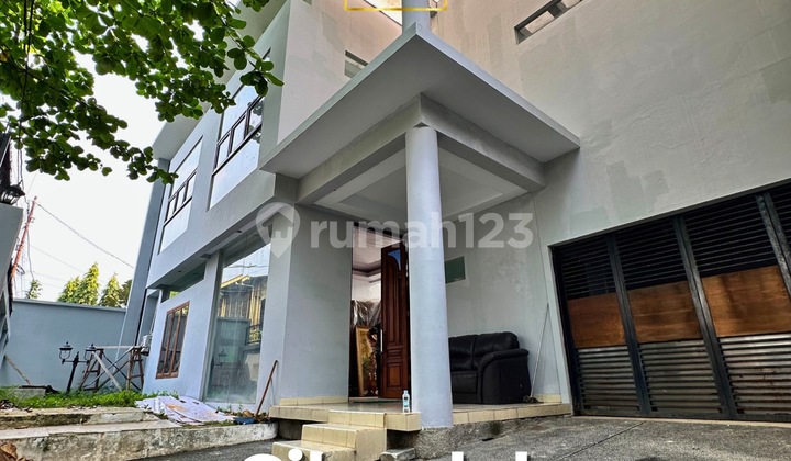 Bebas Banjir, Rumah, 2 Lantai, SHM, Dekat Akses Tol