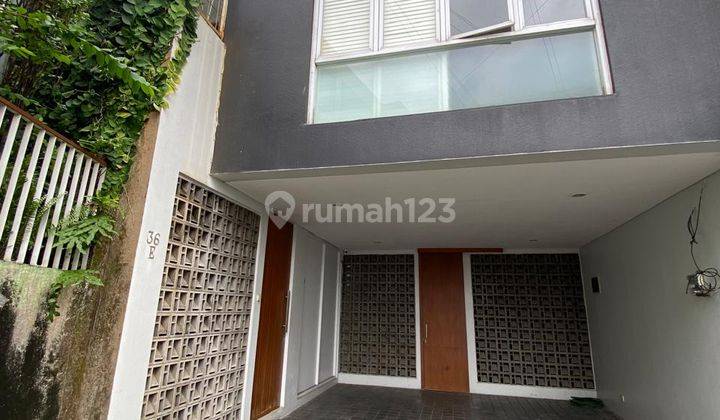 Rumah 2 Lantai Bagus SHM di Kemang, Jakarta Selatan 1