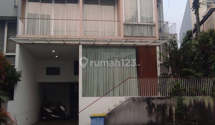 Rumah 2 Lantai Bagus Furnished SHM di Kemang, Jakarta Selatan 1