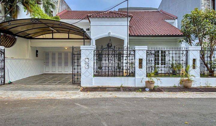 Rumah 2 Lantai Bagus SHM di Kebayoran Baru, Jakarta Selatan 1