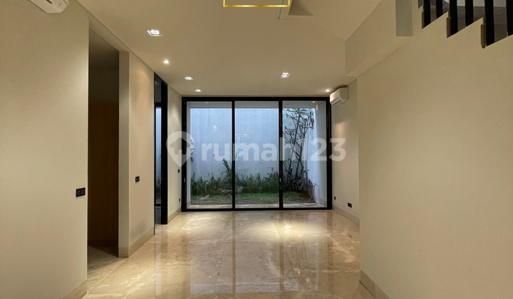 Rumah Bagus Semi Furnished SHM Kemang, Jakarta Selatan 2