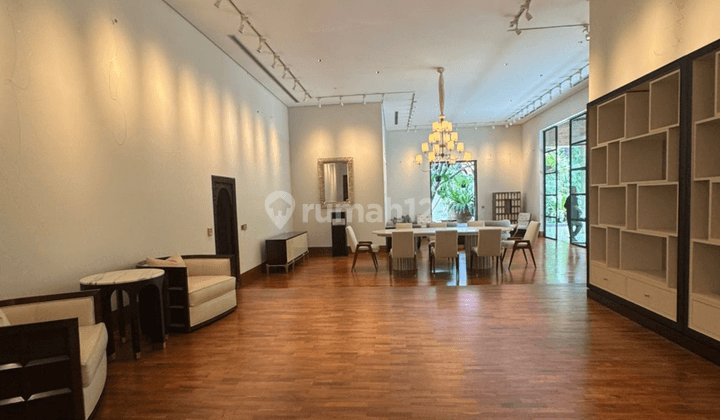 Rumah Bagus Furnished SHM di Kemang, Jakarta Selatan 2