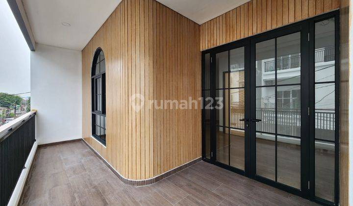 Rumah 2 Lantai SHM di Ampera, Jakarta Selatan