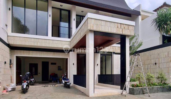 Rumah Baru Semi Furnished SHM di Kemang, Jakarta Selatan 1