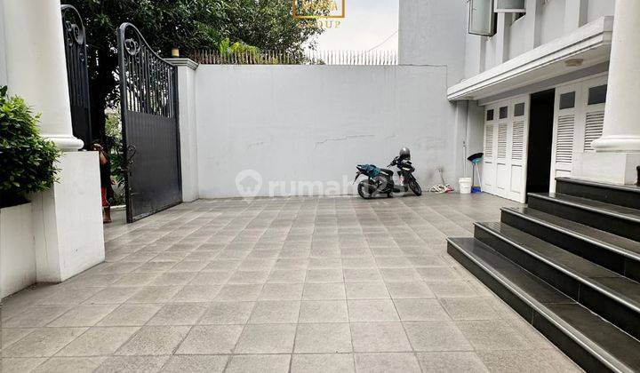 Rumah Bagus Semi Furnished SHM di Kemang, Jakarta Selatan 2