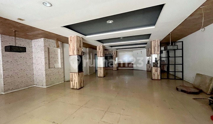 Ruang Usaha Butuh Minim Renovasi Kebayoran Baru, Jakarta Selatan