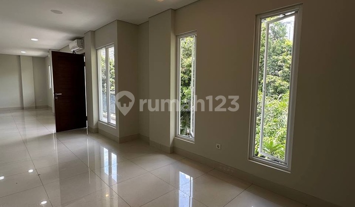 Flood-Free, Commercial Space, Freehold Title, Near Healthcare Facilities, Move-In Ready Flood-Free, Commercial Space, Freehold Title, Near Healthcare Facilities, Move-In Ready