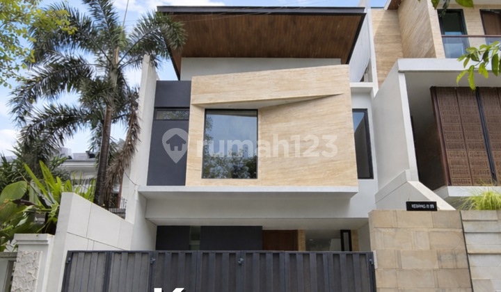 Bebas Banjir, Rumah, 2 Lantai, SHM, Siap Huni